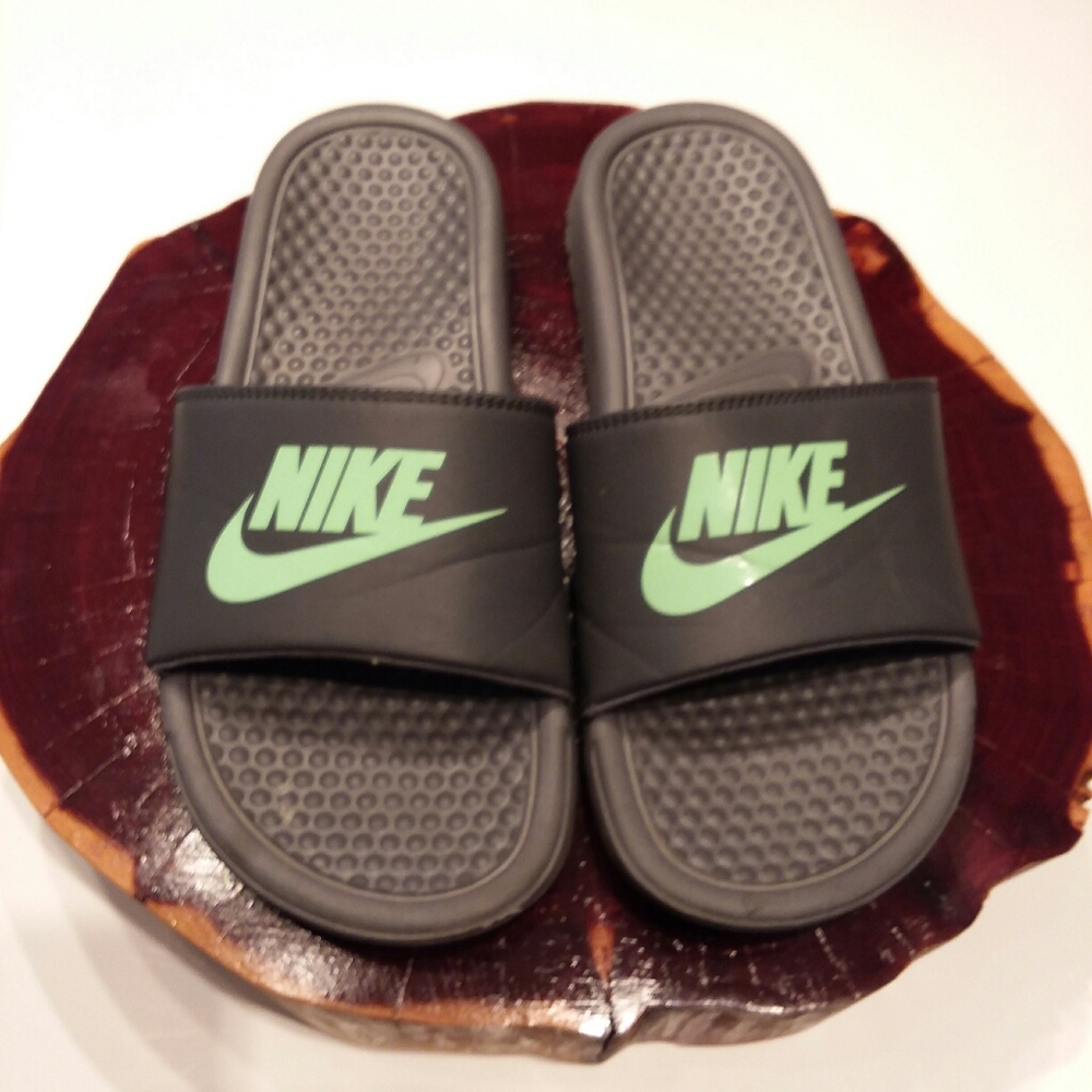 Nike Womens Benassi JDI Slide On Sandals Size 6Y